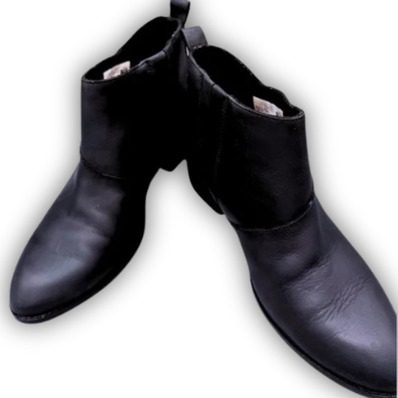 TOMS Matte Leather Nubuck Ankle Boots Black Size 8 2" Block Heel Classic Slip On - Picture 4 of 9